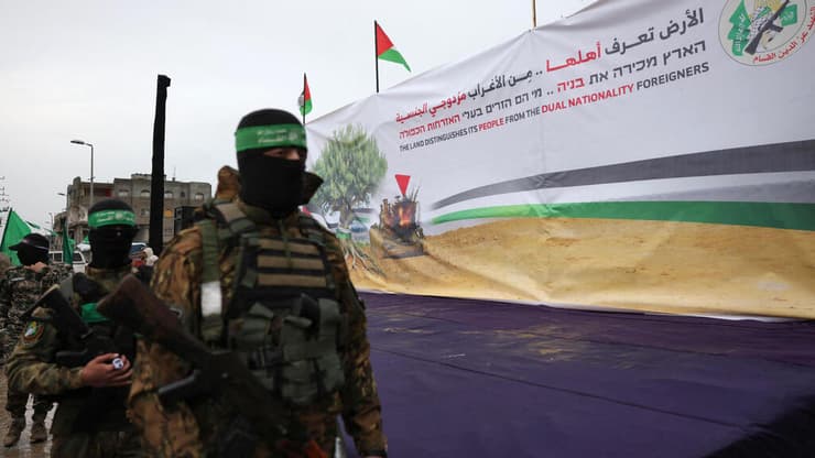 בישראל עדיין בונים על תוכנית ההגירה מרצון, ועל הגליית הבכירים. מחבלי חמאס ברצועה (צילום: Bashar TALEB / AFP) נוסייראת