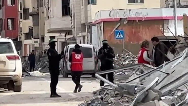 הישאם א-סייד חובר לצלב האדום