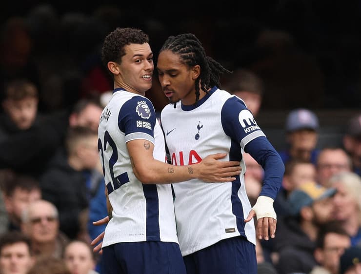 סידרו לטוטנהאם שלוש נקודות. ג'ונסון וספנס