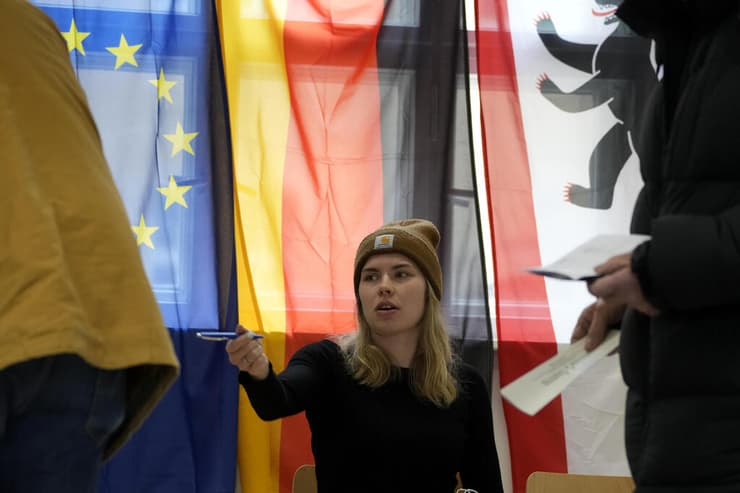 מצביעים ב בחירות גרמניה  ברלין