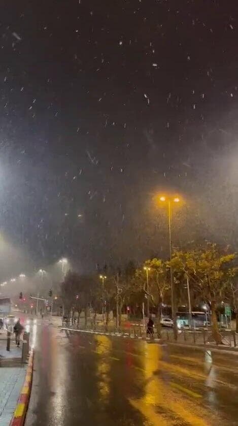 השלג יורד בירושלים שלג יורד בירושלים