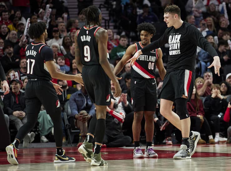 שחקני פורטלנד נהנים מהחיים