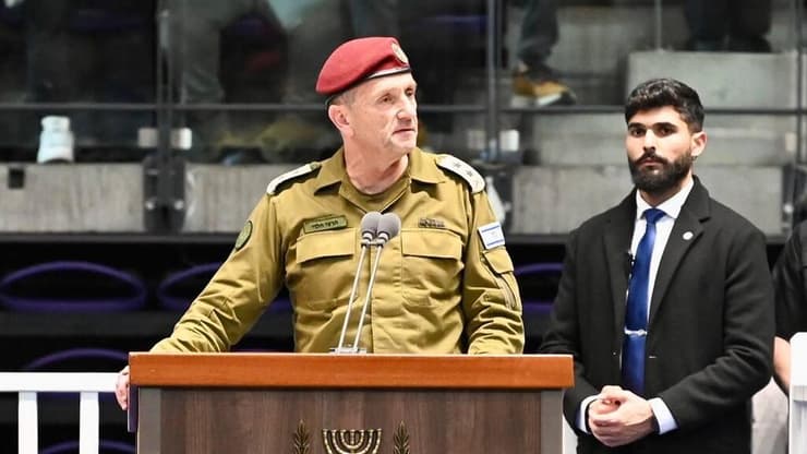 הרמטכ"ל הרצי הלוי נואם בטקס סיום קורס קצינים קרביים מחזור 71