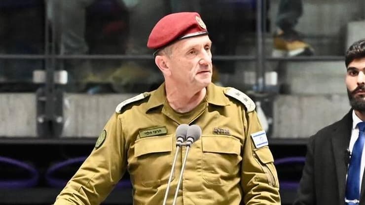 הרמטכ"ל הרצי הלוי נואם בטקס סיום קורס קצינים קרביים מחזור 71