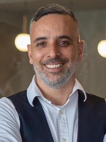 עו"ד רועי ביטון (מימין), עו"ד אדם לוין ועו"ד יונתן רפפורט