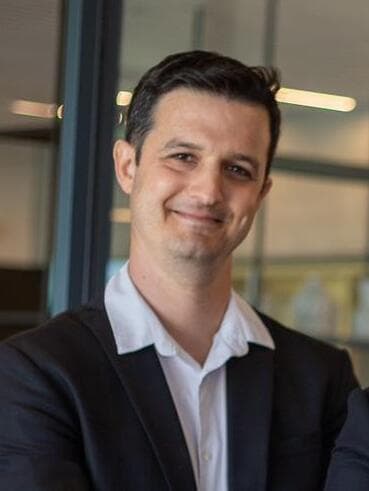 עו"ד רועי ביטון (מימין), עו"ד אדם לוין ועו"ד יונתן רפפורט