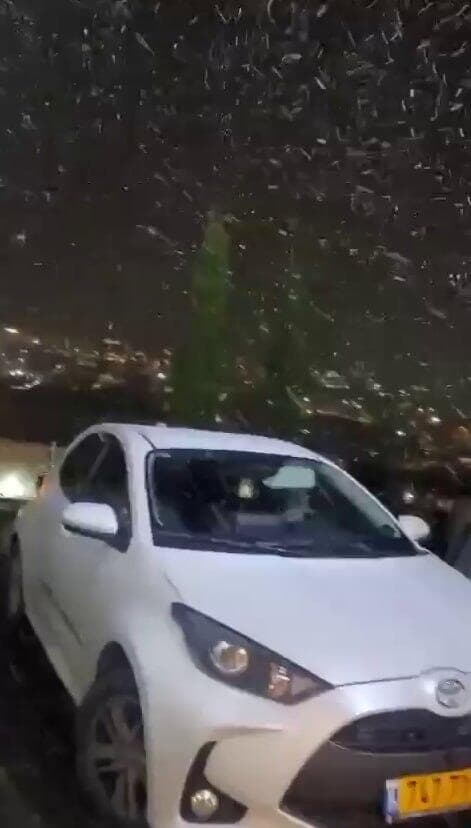 שלג יורד בעוספיה (צילום: האדי חסון) שלג יורד בעוספיה