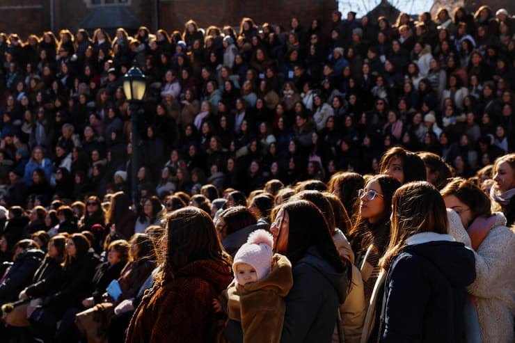 כמה מהנשים הביאו את ילדיהן. הכינוס בברוקלין