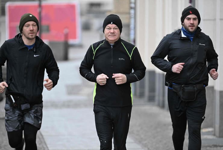 קנצלר גרמניה אולף שולץ בריצת בוקר ב ברלין