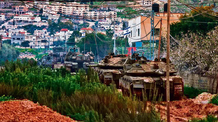 הטנקים בג'נין, אתמול (צילום: JAAFAR ASHTIYEH, איי־אף־פי) yk14271247