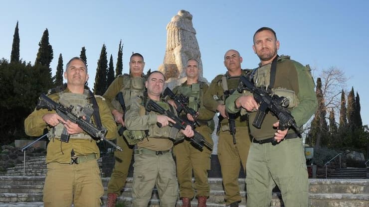 מקימי חטיבת תל חי (צילום: אפי שריר) הקמת חטיבת תל חי באנדרטת הארי השואג