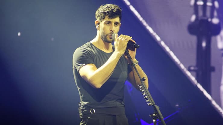 עידן עמדי בהופעה אקספו תל אביב