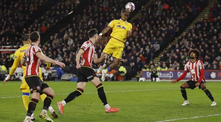 ג'וניור פירפו עולה לנגיחה