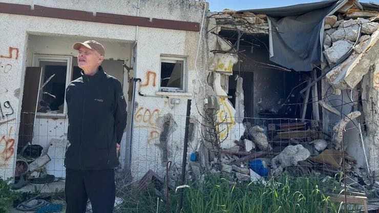 שורד השבי קית׳ סיגל חזר לביתו בכפר עזה