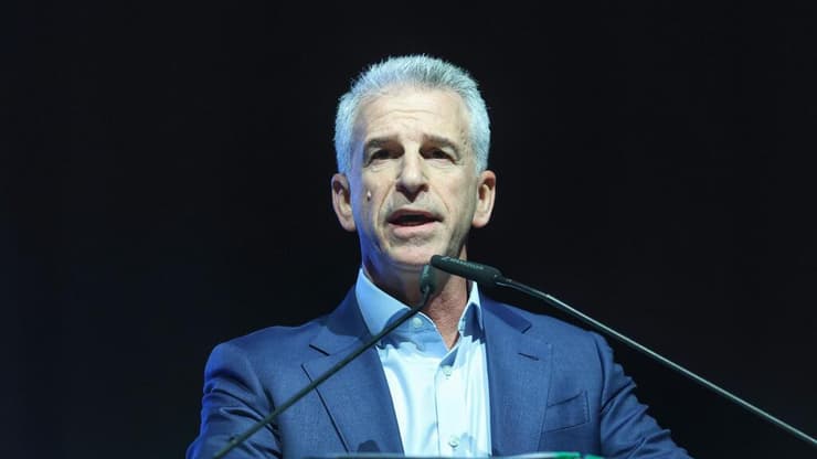 "היום שבו פוצצו הביפרים - יום המפנה במלחמה". ברנע (צילום: דנה קופל) דוד ברנע ראש המוסד בכנס הבינלאומי השנתי של המכון למחקרי ביטחון לאומי INSS