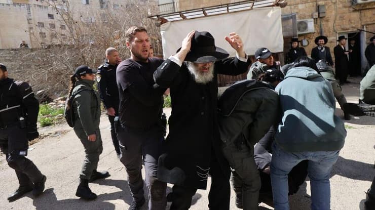 הפגנת הזרם הירושלמי מול לשכת הגיוס בירושלים