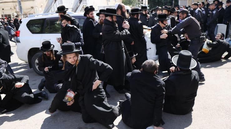 הפגנת הזרם הירושלמי מול לשכת הגיוס בירושלים