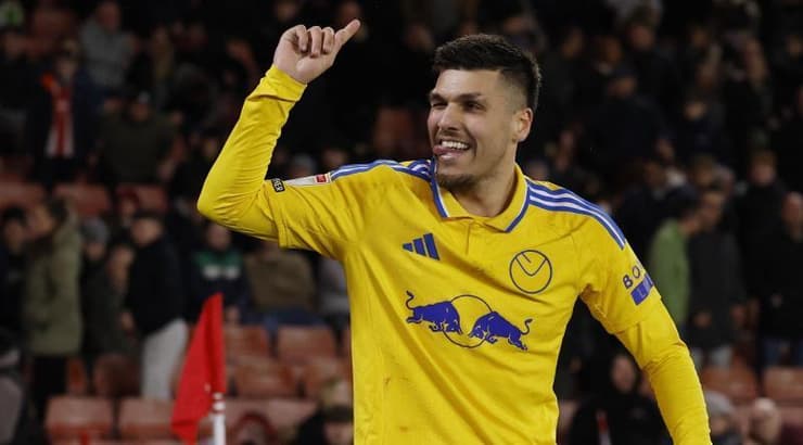 ג'ואל פירו חוגג