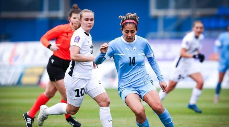 מריאן עוואד עם הכדור (שאול גרינפלד באדיבות ההתאחדות לכדורגל) מריאן עוואד עם הכדור