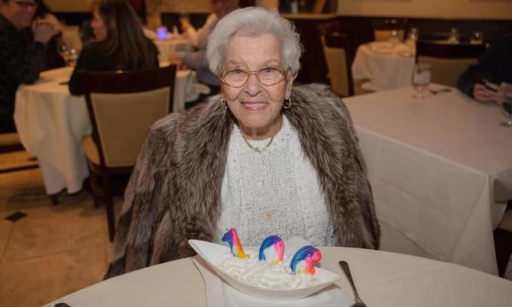 רוז ביום הולדתה, לפני כמה שנים רוז ג'ירון