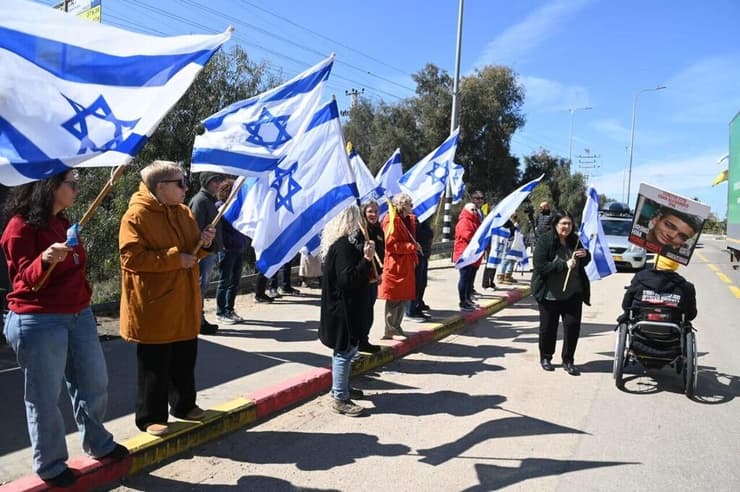 צעדת דגלים בצומת סעדה לכבוד טקס הלווייתו של עודד ליפשיץ ז"ל