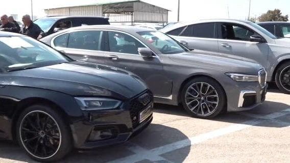 רכבי היוקרה של משפחות אבו לטיף שהוחרם על ידי המשטרה