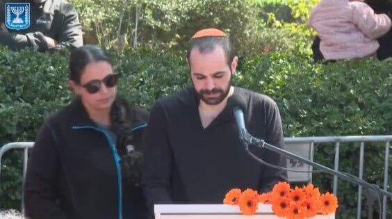 ירדן ביבס בלוויית אשתו וילדיו (צילום: לע"מ) הלוויתם של שירי, אריאל וכפיר ביבס ז"ל