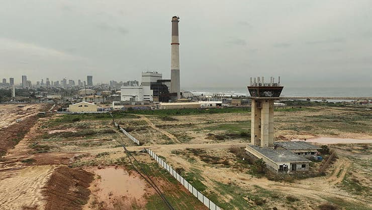 "בשוק דירות היוקרה דווקא נרשמה בלימה מסוימת במחירים, ונראה שיש סימנים ראשונים של התפכחות, במיוחד במכרזים כמו אלה של רמ"י בשדה דב" (צילום: אוראל כהן) מגדל הפיקוח ברובע שדה דב בתל אביב