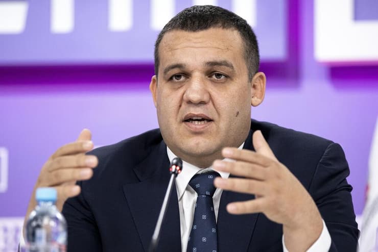 בעל קשרים בקרמלין. אומר קרמלב (צילום: AP Photo/Alexander Zemlianichenko) אומר קמלב