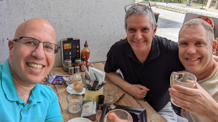 השותפים בסטארט-אפ impilo שרוצה לעשות מהפכה בתחום. מימין: איתן ינוב, צחי דוידי ונעם אלון (צילום: אלבום פרטי) השותפים בסטארט-אפ impilo, מימין: איתן ינוב, צחי דוידי, נעם אלון