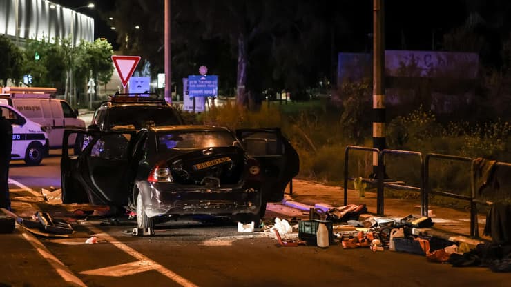 המקום שבו נתפס המחבל (צילום: גיל נחושתן) זירת הפיגוע בצומת גן שמואל, בה התנגש המחבל בניידת משטרה אחרי שביצע דריסה בצומת כרכור