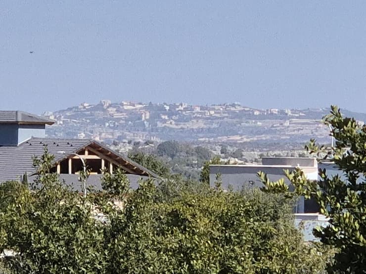 הנוף הלבנוני מהמרפסת של אורה