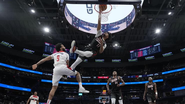 שארפ בדאנק המהדהד (צילום: AP Photo/Jess Rapfogel) שארפ בדאנק המהדהד