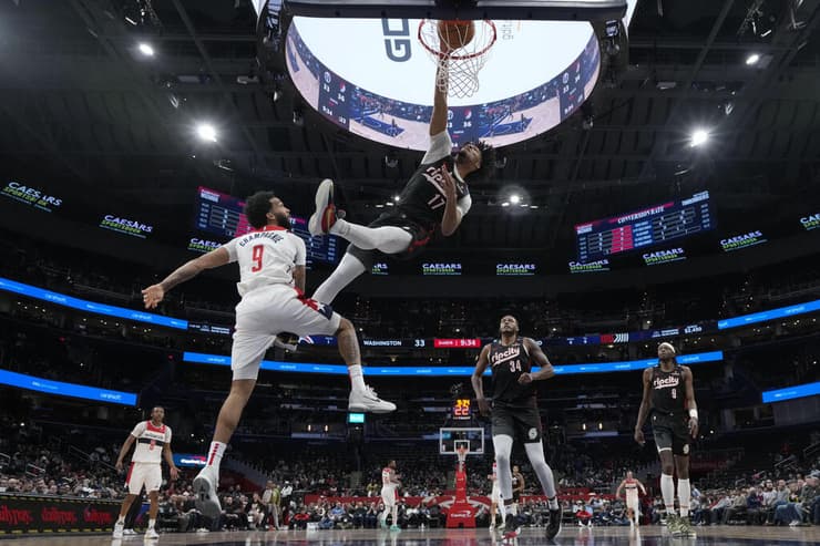 שארפ בדאנק המהדהד (צילום: AP Photo/Jess Rapfogel) שארפ בדאנק המהדהד