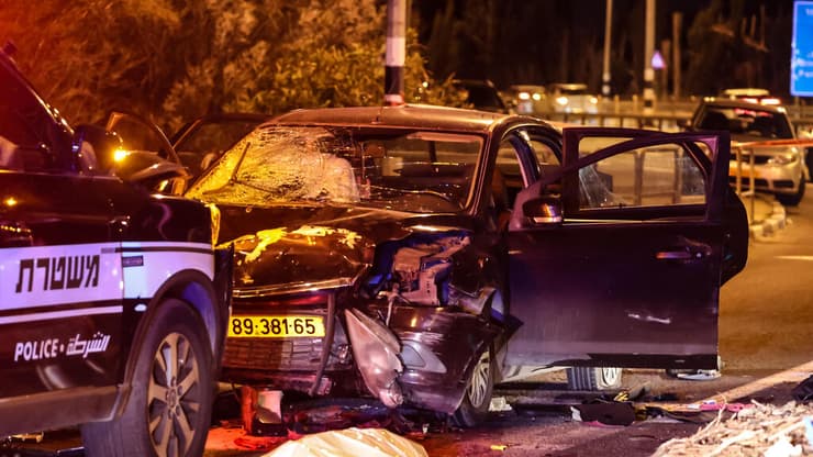 זירת הפיגוע בצומת גן שמואל, בה התנגש המחבל בניידת משטרה אחרי שביצע דריסה בצומת כרכור