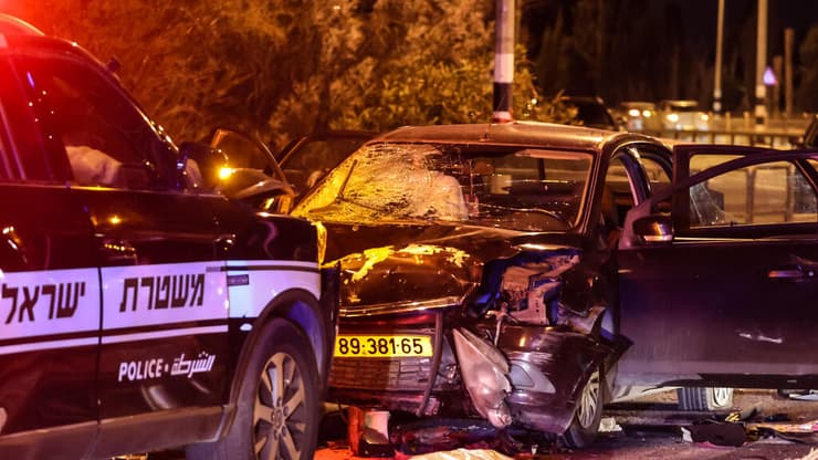 זירת הפיגוע בצומת גן שמואל, בה התנגש המחבל בניידת משטרה אחרי שביצע דריסה בצומת כרכור