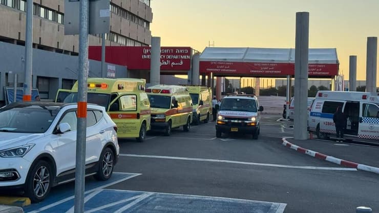 האמבולנסים עם פצועי הפיגוע בצומת כרכור בביה"ח הלל יפה