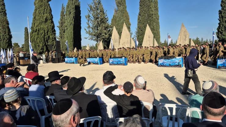 טקס ההשבעה של חטיבת החשמונאים באנדרטת קברות המכבים במודיעין