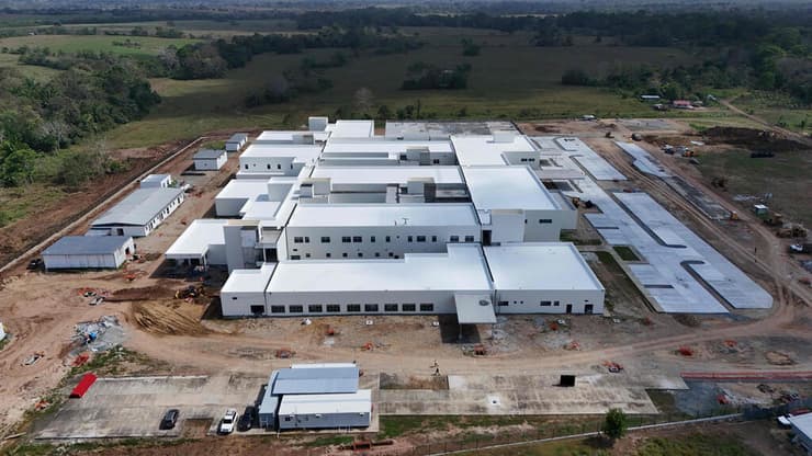 מחנה ל מהגרים שגורשו מארה"ב גבול פנמה קולומביה