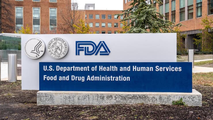 מחקר ה-FDA מצא כי הכמות המשתחררת של מתכות מטמפונים נמוכה מכדי לסכן את הבריאות (צילום: grandbrothers / Shutterstock.com) FDA מנהל המזון והתרופות בארה"ב