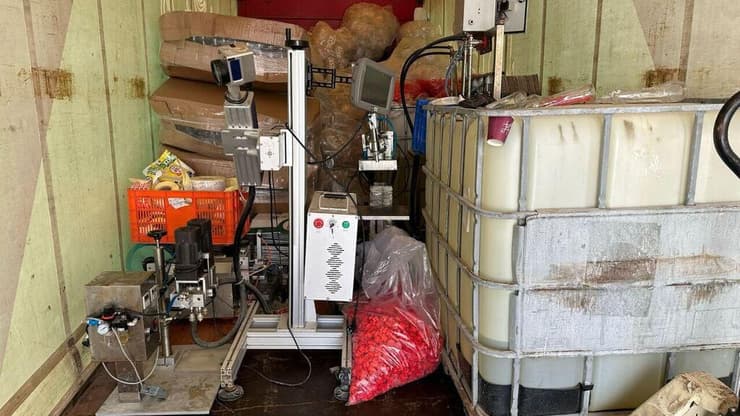 הבקבוקים המזויפים שנתפסו