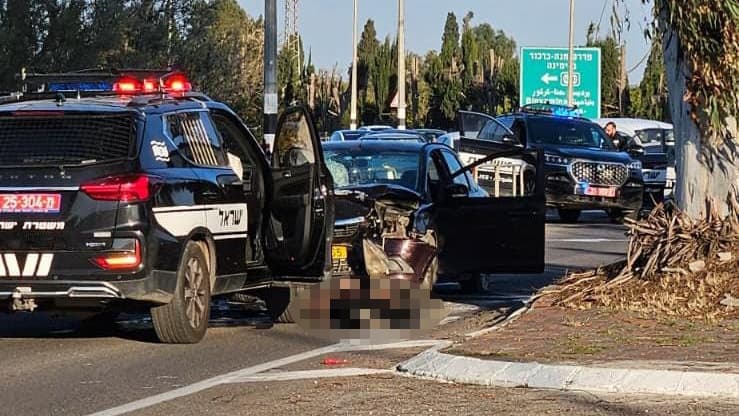 רגע נטרול המחבל בזירת פיגוע הדריסה בצומת כרכור