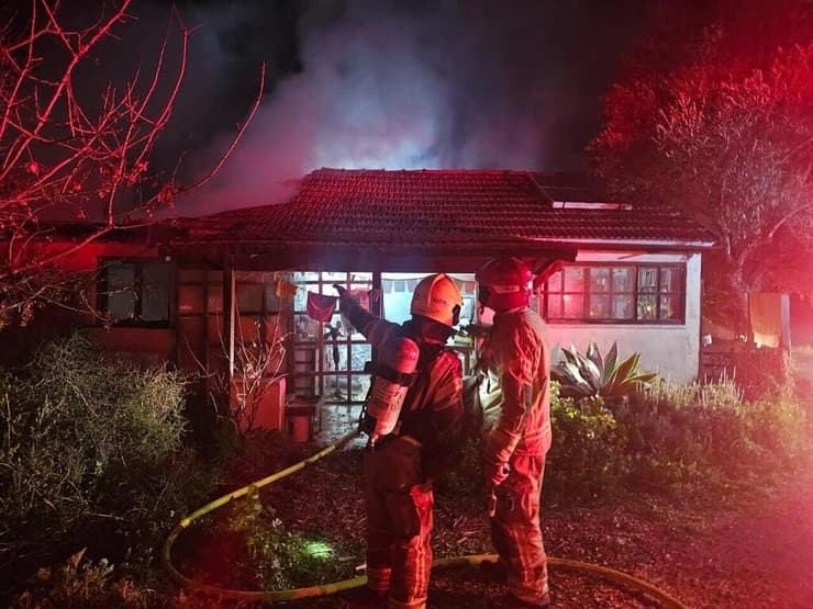 אדם חולץ ללא רוח חיים ביישוב כליל בעקבות שריפה שפרצה