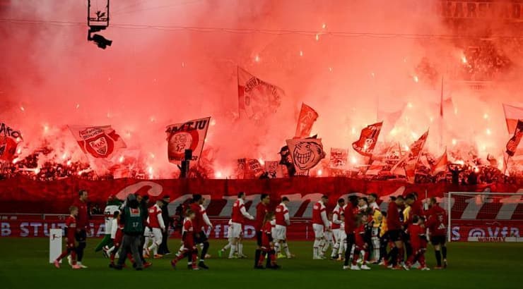 תצוגת העידוד של אוהדי שטוטגרט