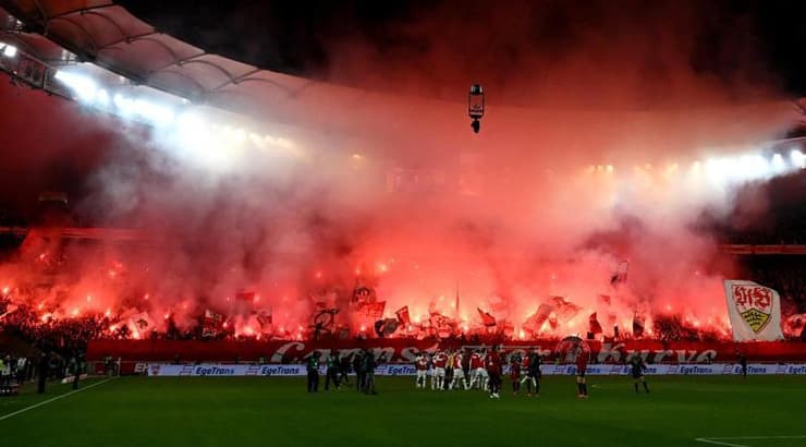 קבלת פנים לוהטת לבאיירן. אוהדי שטוטגרט