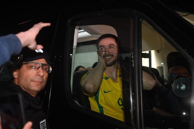 צילום: יאיר שגיא עומר שם טוב ומשפחתו מגיעים חזרה לביתו לאחר שחרורו מביה"ח בילינסון