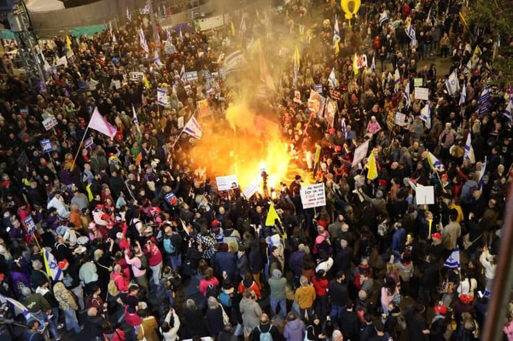 מחאה למען החטופים בדרך בגין תל אביב