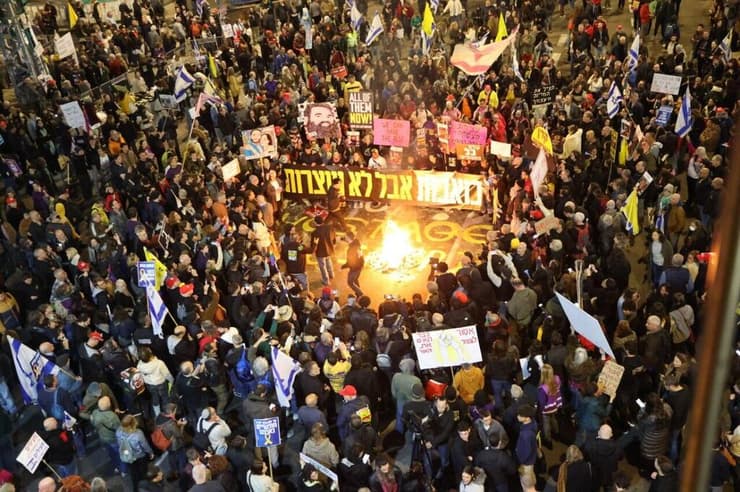 מחאה למען החטופים בדרך בגין תל אביב