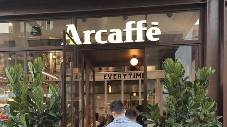 התור לארקפה (צילום: איריס ליפשיץ-קליגר) התור לארקפה