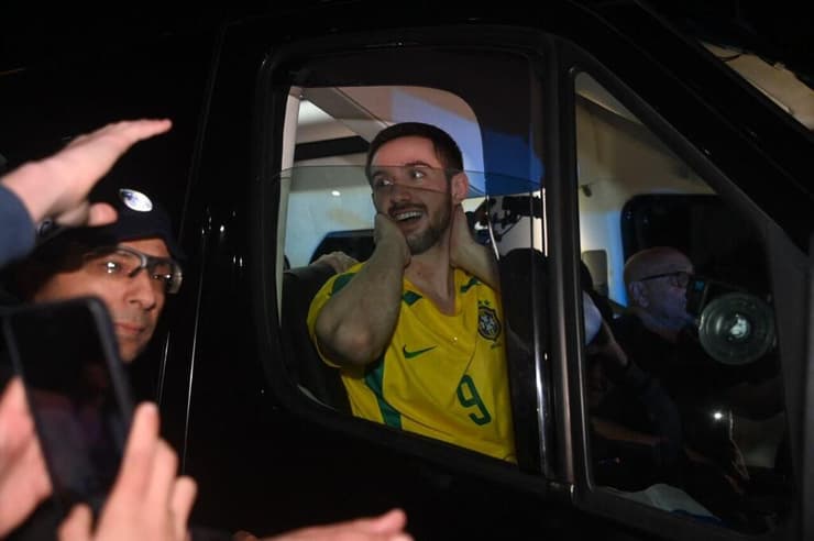 צילום: יאיר שגיא עומר שם טוב ומשפחתו מגיעים חזרה לביתו לאחר שחרורו מביה"ח בילינסון